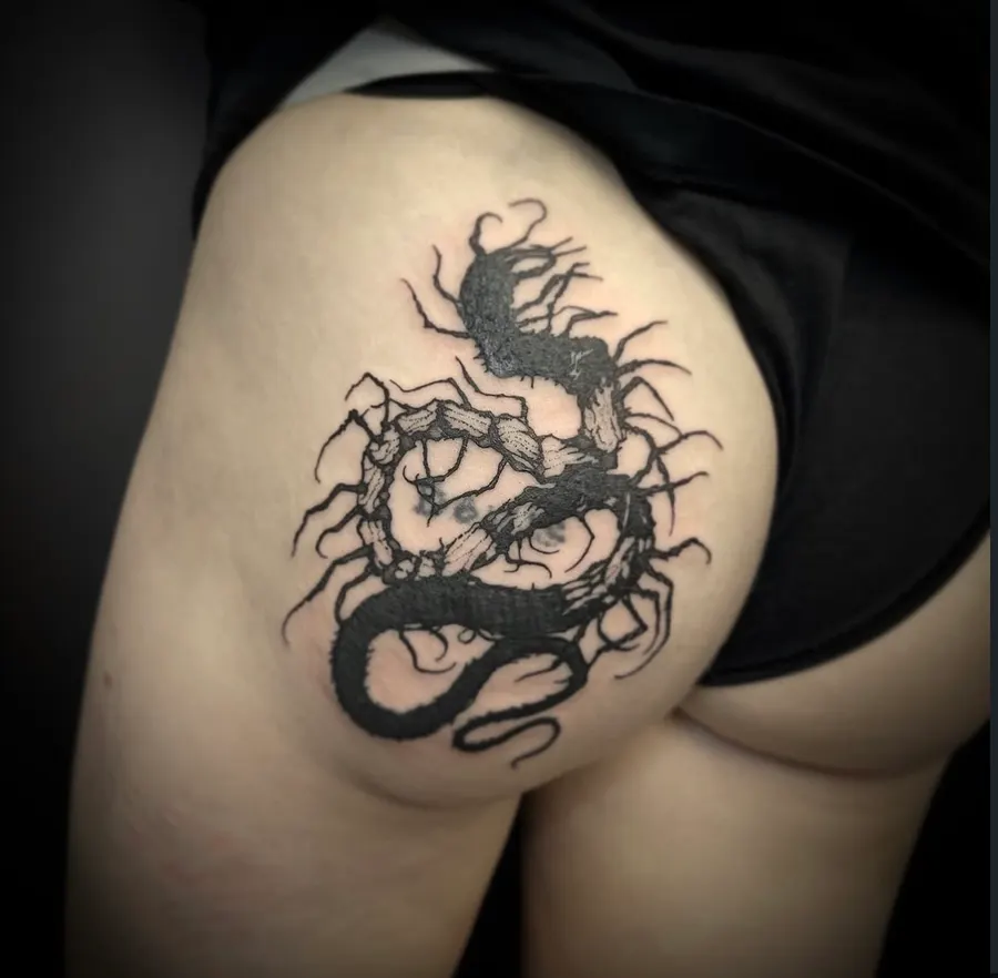 Blackwork tatuiruotė 5, Krustowich Ink, Vilnius